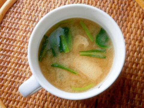 小松菜・里芋・油揚げの味噌汁